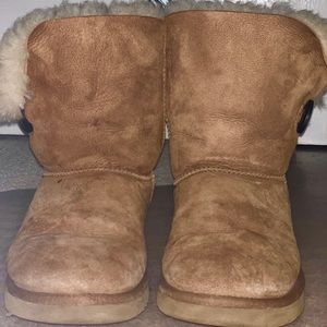 Chestnut Bailey button Uggs